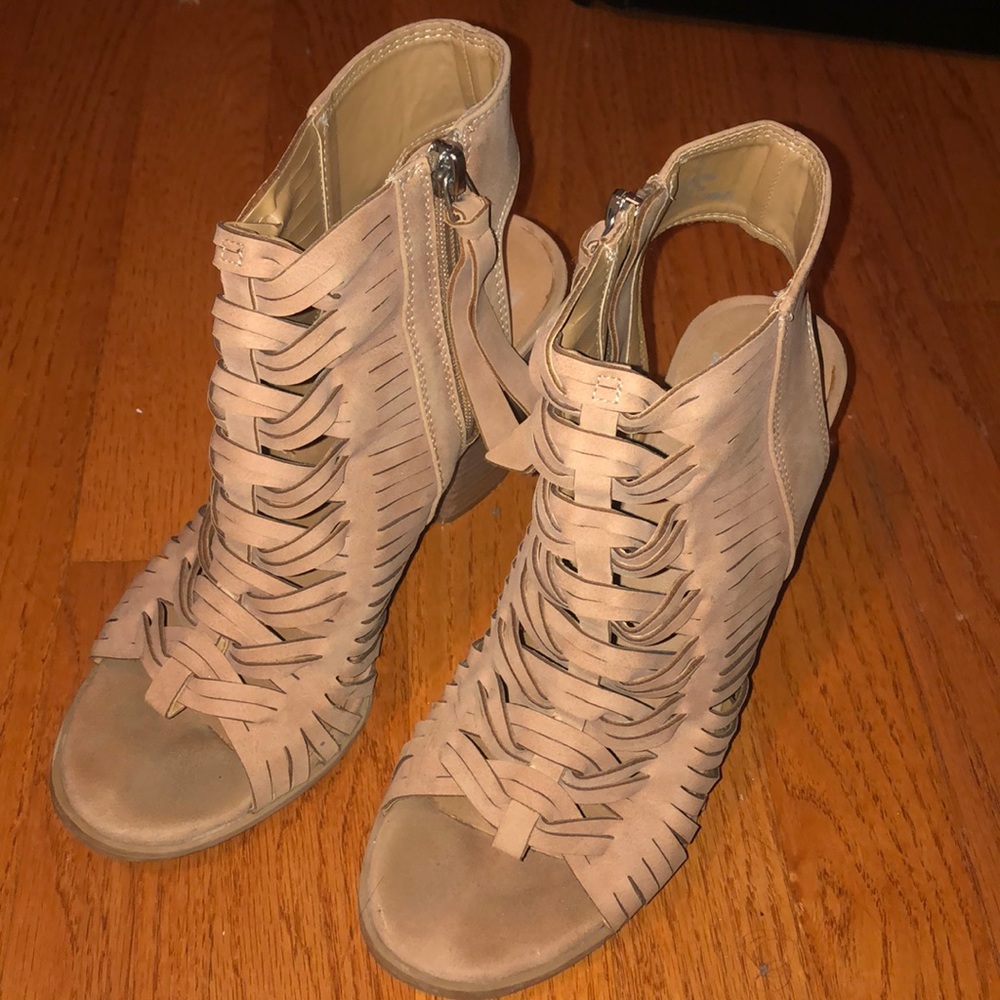 CUTE HEELS